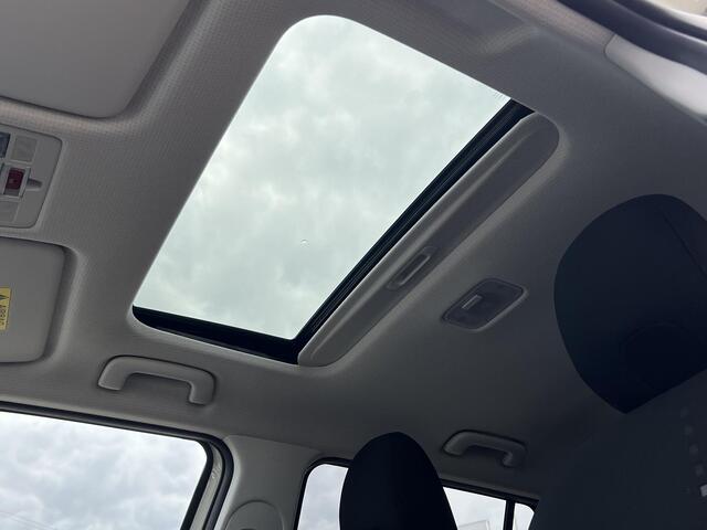 Hyundai INSTER Evolve Sky 49 kWh | Apple Carplay/Android Auto | Achteruitrijcamera | Batterijverwarming | Schuif/kantel dakje | Adaptief Cruise Control | Stoel/stuurverwarming |
