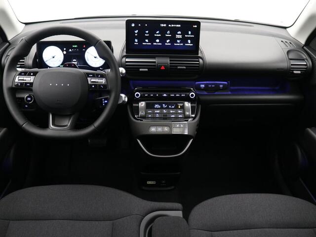 Hyundai INSTER Evolve 49 kWh Winter & Tech Pakket MY26 / ¤3000,- Voordeel / Snel Leverbaar / Warmtepomp / Stoel- & Stuurverwarming / Climate Control / Adaptive Cruise Control / V2L / 3 Fase /