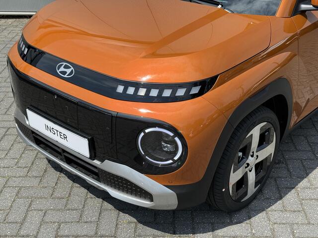 Hyundai INSTER Evolve Sky Plus 49 kWh / Rijklaarprijs incl ¤ 3.000 korting nu voor ¤ 30.040,- / Winterpakket / Tech Pakket / Open dak /