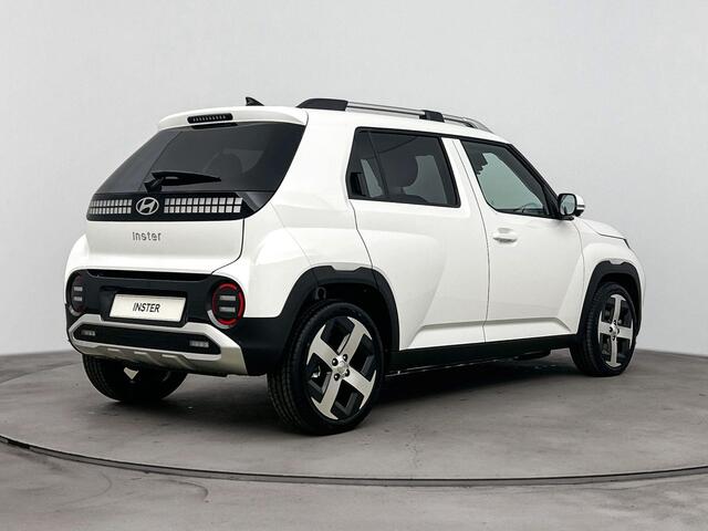 Hyundai INSTER Pulse Advanced 42 kWh | SNEL LEVERBAAR | €2000 INRUILPREMIE | 327KM ACTIERADIUS | PANORAMISCH SCHUIF-/KANTELDAK | STOELVERWARMING | STUURVERWARMING | DAKRAILING |