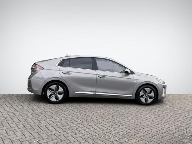 Hyundai IONIQ 1.6 GDi Comfort Plus | Adapt. Cruise Control | Apple Carplay/Android Auto | Keyless Entry | Navigatie | Camera | Premium Audio | Rijklaarprijs!