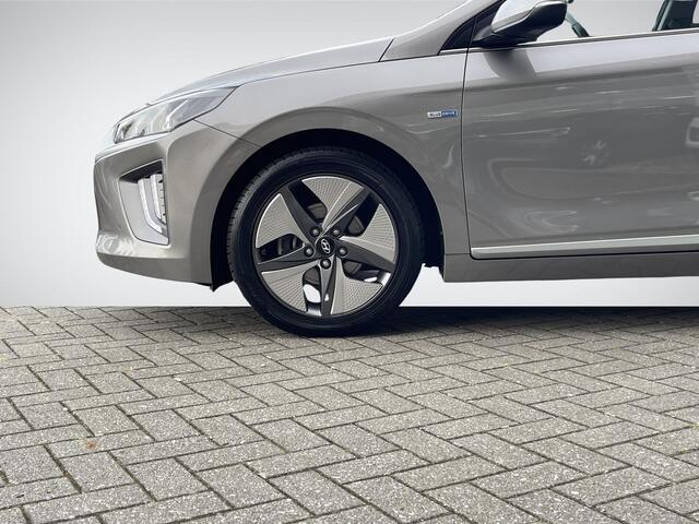 Hyundai IONIQ 1.6 GDi Comfort Plus | Adapt. Cruise Control | Apple Carplay/Android Auto | Keyless Entry | Navigatie | Camera | Premium Audio | Rijklaarprijs!