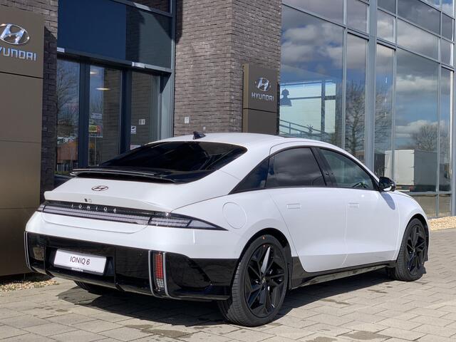 Hyundai IONIQ 6 First Edition AWD 77 kWh met Panoramisch schuifdak, 20 inch Lichtmetalen velgen en 4 Wheel Drive Uit voorraad leverbaar