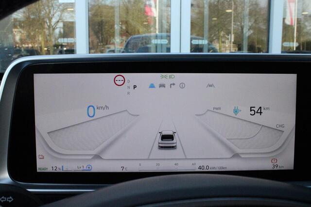 Hyundai IONIQ 6 CONNECT 77 kWh WARMTEPOMP | VOORVERWARMING | NAVIGATIE | STOELVERWARMING | STUURVERWARMING | HEAD-UP DISPLAY | DODEHOEK DETECTIE | ELEKTRISCHE VOOSRSTOELEN | ACHTERBANK VERWARMING | ELEKTRSICH BEDIENBARE ACHTERKLEP | DRAADLOOS TELEFOONLADEN | VEHICLE TO