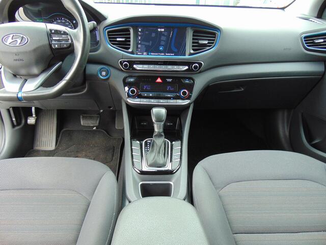 Hyundai IONIQ 1.6 GDi Comfort Navigatie, Climate contr, LED, Camera, etc..