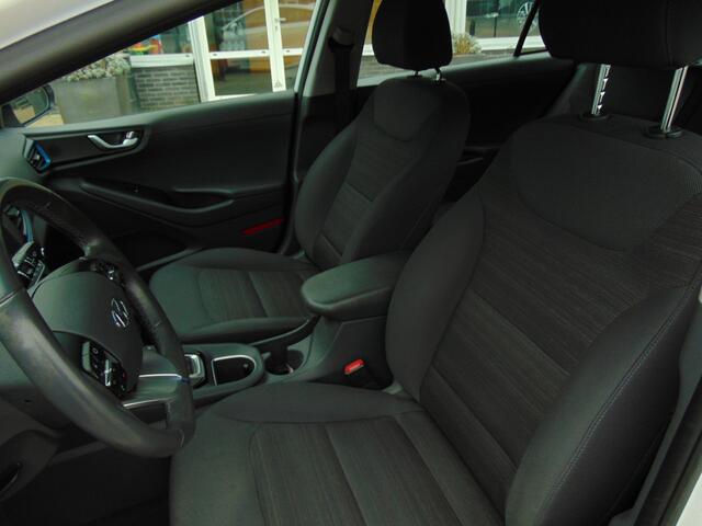 Hyundai IONIQ 1.6 GDi Comfort Navigatie, Climate contr, LED, Camera, etc..