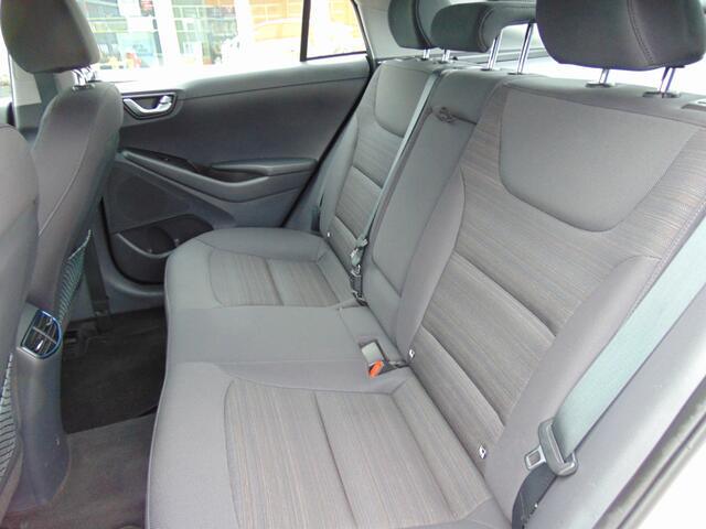 Hyundai IONIQ 1.6 GDi Comfort Navigatie, Climate contr, LED, Camera, etc..