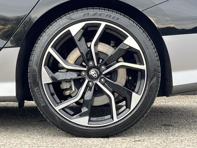 Hyundai IONIQ 6 Connect 77 kWh | Ultrasnel - snellaadtechnologie | Warmtepomp | 20''Bi-color lmv |