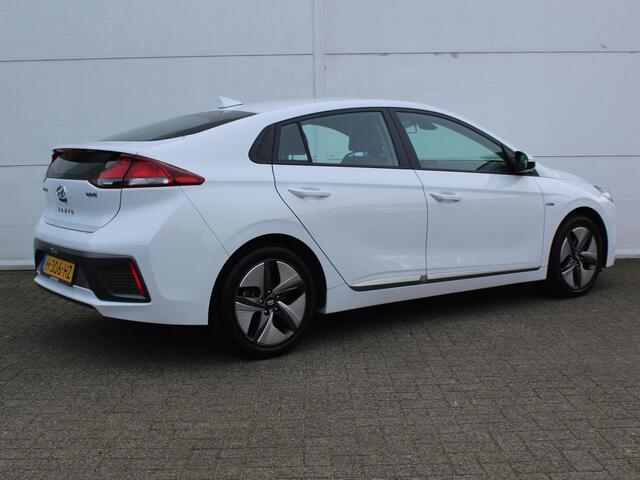 Hyundai IONIQ 1.6 GDi i-Motion - Plus / Apple Carplay/Android Auto / Climate Control / Cruise Control / Achteruitrijcamera / Parkeersensoren voor & Achter /