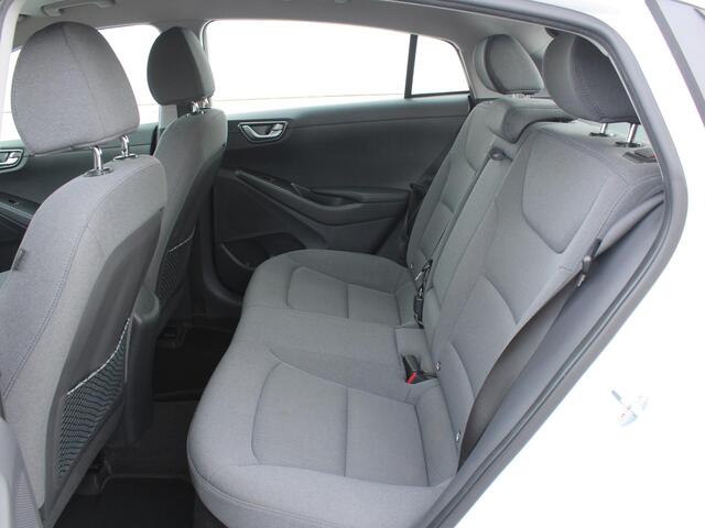 Hyundai IONIQ 1.6 GDi i-Motion - Plus / Apple Carplay/Android Auto / Climate Control / Cruise Control / Achteruitrijcamera / Parkeersensoren voor & Achter /