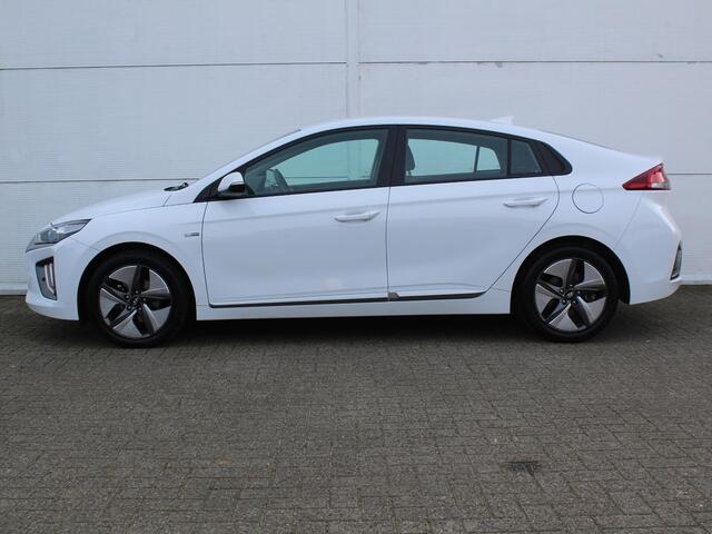 Hyundai IONIQ 1.6 GDi i-Motion - Plus / Apple Carplay/Android Auto / Climate Control / Cruise Control / Achteruitrijcamera / Parkeersensoren voor & Achter /
