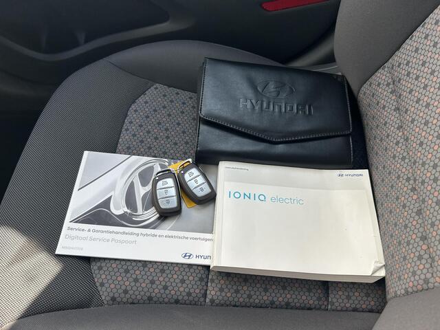 Hyundai IONIQ Comfort EV / Cruise Control Adaptief / Navigatie / Camera / Airco Automatisch / Apple&Android Carplay