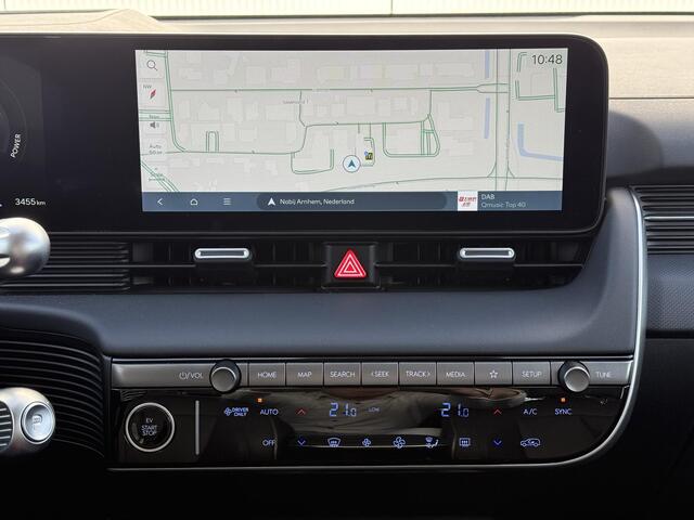 Hyundai IONIQ 5 Connect+ 84 kWh / Zwart Leder / Stoelverwarming / Achteruitrijcamera / Elek. Bedienbare Stoelen / Climate Control / Adaptive Cruise Control / Beschikbaar vanaf 29-05 /