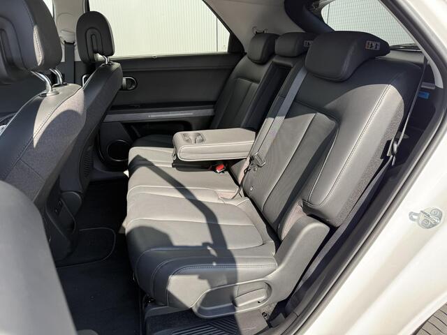Hyundai IONIQ 5 Connect+ 84 kWh / Zwart Leder / Stoelverwarming / Achteruitrijcamera / Elek. Bedienbare Stoelen / Climate Control / Adaptive Cruise Control / Beschikbaar vanaf 29-05 /