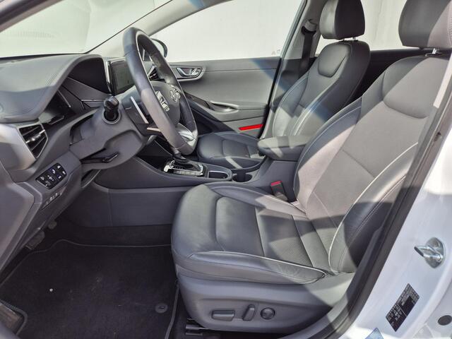 Hyundai IONIQ 1.6 GDi PHEV Plug-in Premium Automaat / Accu SoH 100% / Stuur-, en Stoelverwarming / Stoelventilatie voor / Apple Carplay Android Auto / Adaptief cruise control / Achterbank verwarming / Dealer onderhouden /