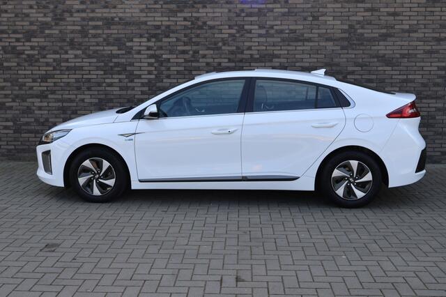 Hyundai IONIQ 1.6 GDi First Edition | Camera | Navi | Carplay | Schuifdak |