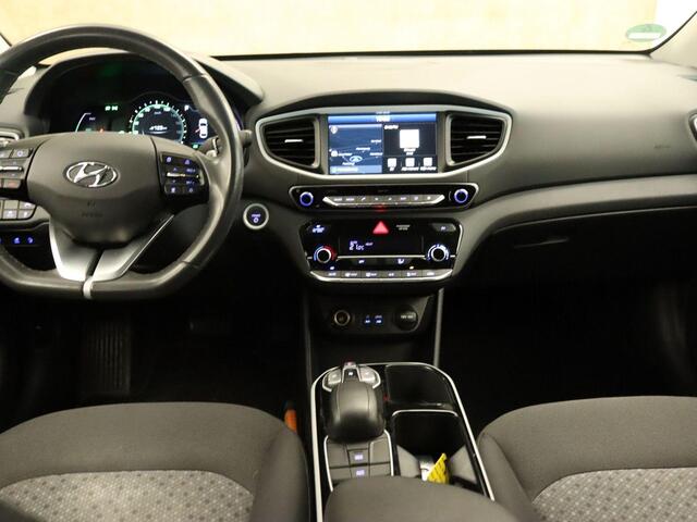 Hyundai IONIQ Comfort EV - ORIGINEEL NEDERLANDSE AUTO - SOH 100%!! - ACHTERUITRIJ CAMERA - NAVIGATIE - PARKEERSENSOREN ACHTER - ADAPTIVE CRUISE CONTROL - KEYLESS ENTRY & START