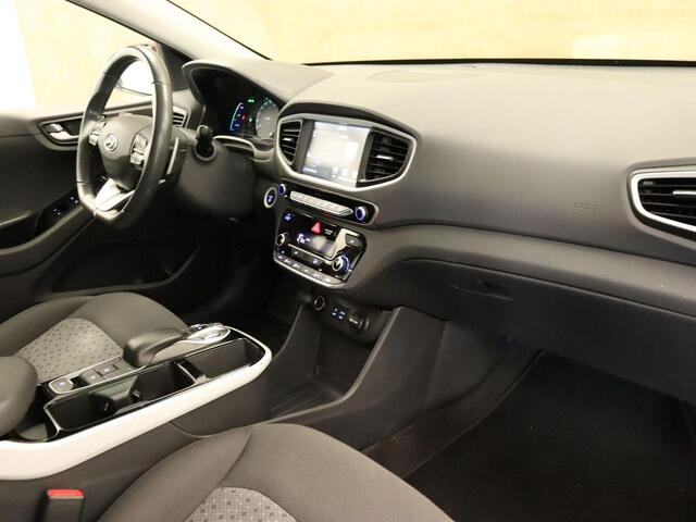 Hyundai IONIQ Comfort EV - ORIGINEEL NEDERLANDSE AUTO - SOH 100%!! - ACHTERUITRIJ CAMERA - NAVIGATIE - PARKEERSENSOREN ACHTER - ADAPTIVE CRUISE CONTROL - KEYLESS ENTRY & START