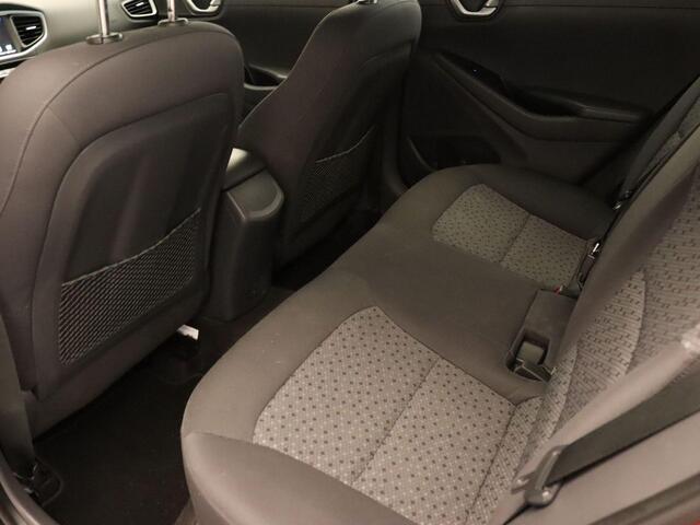 Hyundai IONIQ Comfort EV - ORIGINEEL NEDERLANDSE AUTO - SOH 100%!! - ACHTERUITRIJ CAMERA - NAVIGATIE - PARKEERSENSOREN ACHTER - ADAPTIVE CRUISE CONTROL - KEYLESS ENTRY & START
