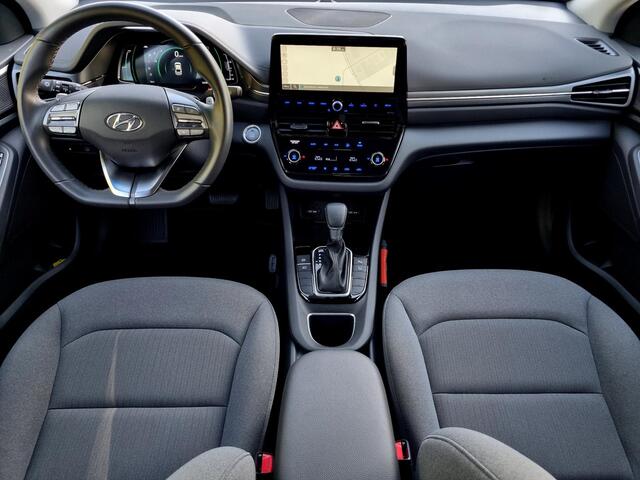Hyundai IONIQ 1.6 GDi Comfort - Plus Automaat / Navigatie / Achteruitrijcamera / Cruise Control Adaptief / Draadloze Telefoonlader