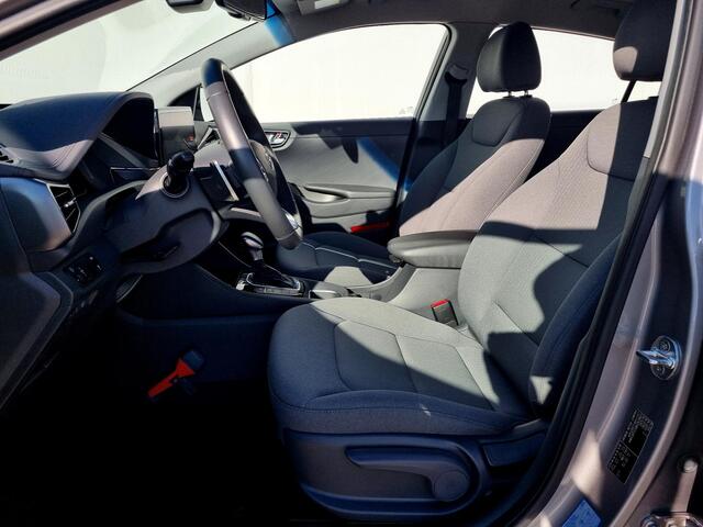 Hyundai IONIQ 1.6 GDi Comfort - Plus Automaat / Navigatie / Achteruitrijcamera / Cruise Control Adaptief / Draadloze Telefoonlader