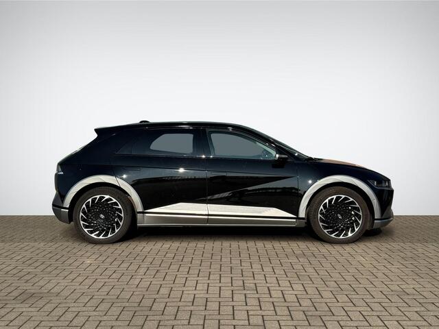 Hyundai IONIQ 5 Lounge AWD 77.4 kWh Vision Panoramadak | Digitale Buitenspiegels(DSM) | Lounge Stoelen | Head-Up Display | BOSE Audio | Vol-Leder | 360° Camera | 20'' Velgen | Rijklaarprijs!