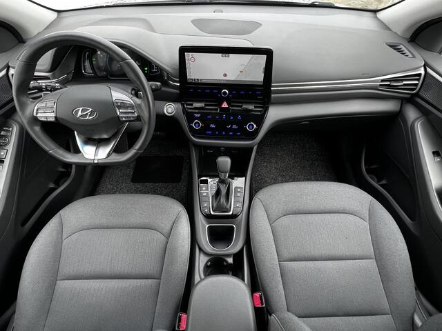 Hyundai IONIQ 1.6 GDi Comfort - Plus Automaat / Dealer onderhouden / Afn. trekhaak 750 kg / Bluelink navigatie / Adapt. CC / Apple Carplay Android / Stuur- en stoelverwarming / All Season banden op 17"LM /