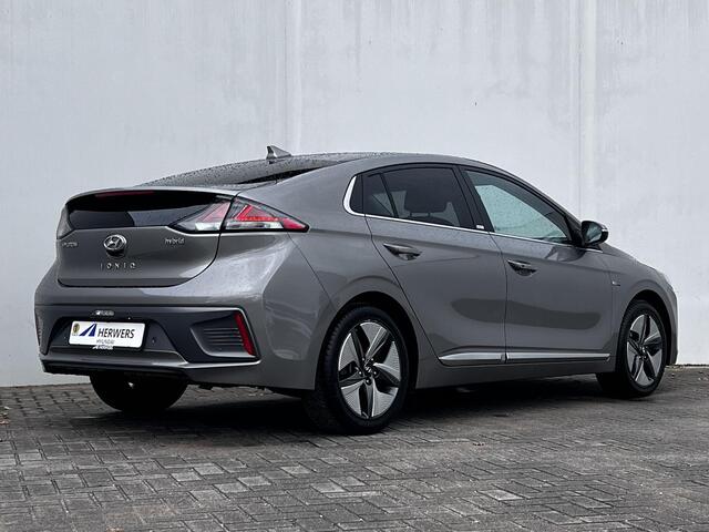 Hyundai IONIQ 1.6 GDi Comfort - Plus Automaat / Dealer onderhouden / Afn. trekhaak 750 kg / Bluelink navigatie / Adapt. CC / Apple Carplay Android / Stuur- en stoelverwarming / All Season banden op 17"LM /