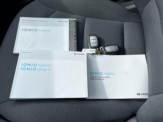 Hyundai IONIQ 1.6 GDi Comfort - Plus Automaat / Dealer onderhouden / Afn. trekhaak 750 kg / Bluelink navigatie / Adapt. CC / Apple Carplay Android / Stuur- en stoelverwarming / All Season banden op 17"LM /