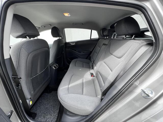 Hyundai IONIQ 1.6 GDi Comfort - Plus Automaat / Dealer onderhouden / Afn. trekhaak 750 kg / Bluelink navigatie / Adapt. CC / Apple Carplay Android / Stuur- en stoelverwarming / All Season banden op 17"LM /