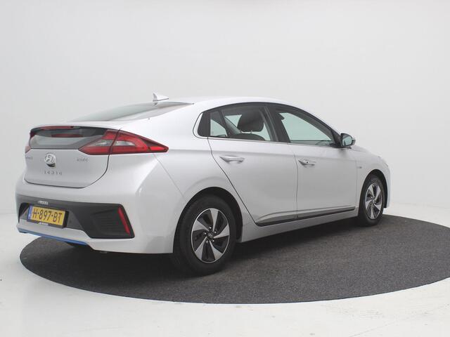 Hyundai IONIQ 1.6 GDi Premium AUTOMAAT HYBRIDE / Lederen bekleding / Navigatie / Stoel stoelverwarming en stoel koeling voor / Adaptieve Cruise Control / Dealer onderhouden / Dealer onderhouden /