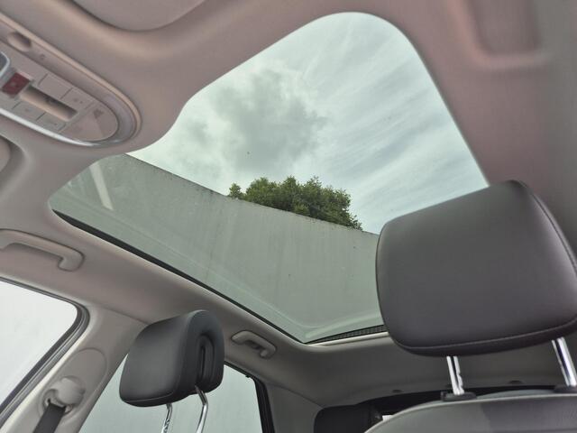 Hyundai IONIQ 5 Lounge AWD 77.4 kWh Automaat / HUD / Panoramadak / Elektrische achterklep / Trekgewicht 1600 kg / Stuur-, Stoel en Achterbankverwarming / Rondomzicht camera / Warmtepomp / Bose Audio Systeem /