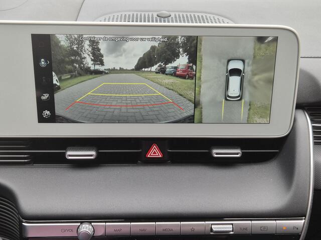 Hyundai IONIQ 5 Lounge AWD 77.4 kWh Automaat / HUD / Panoramadak / Elektrische achterklep / Trekgewicht 1600 kg / Stuur-, Stoel en Achterbankverwarming / Rondomzicht camera / Warmtepomp / Bose Audio Systeem /