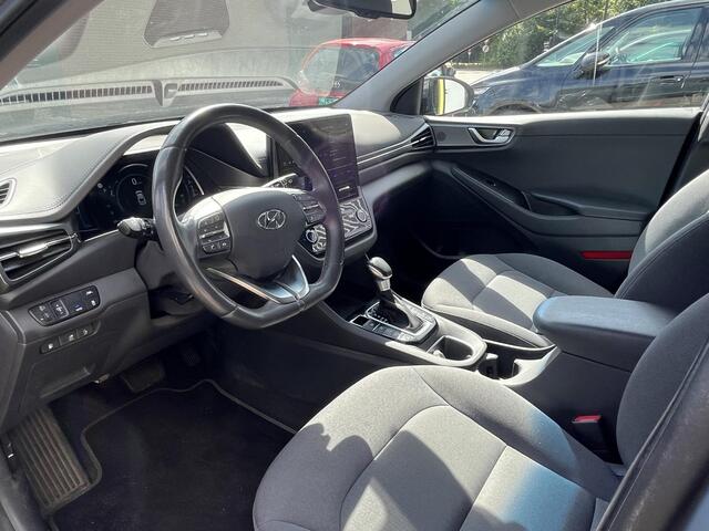 Hyundai IONIQ 1.6 GDi PHEV Premium Plug-in, Trekhaak, Infinity-Sound, Stoel/Stuurverwarming, Camera, Keyless, LED