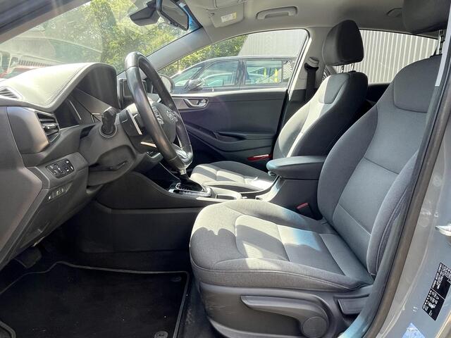 Hyundai IONIQ 1.6 GDi PHEV Premium Plug-in, Trekhaak, Infinity-Sound, Stoel/Stuurverwarming, Camera, Keyless, LED