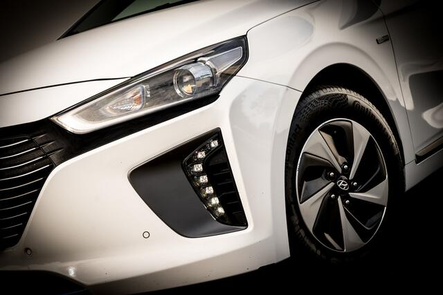 Hyundai IONIQ 1.6 GDi Blue Drive Premium | Leder | Schuifdak | Carplay | Stoelventilatie | Memory | Infinity audio