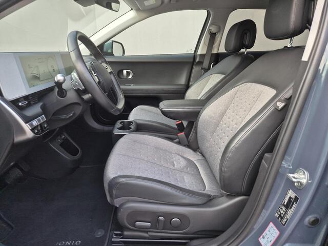 Hyundai IONIQ 5 Connect 73kWh Automaat / 20" Lounge Wielen / Apple Carplay Android Auto / WLTP bereik 451 km / Trekgewicht 1600 kg / Stuur-, Stoel en Achterbankverwarming / Adaptief CC / Elektrische achterklep / Achteruitrijcamera /