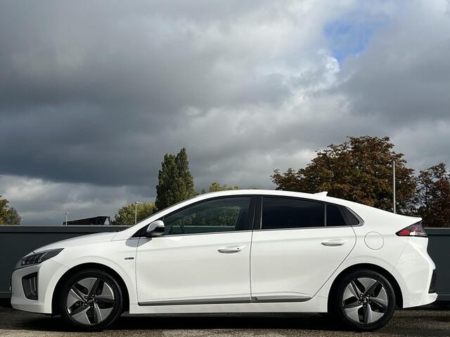 Hyundai IONIQ 1.6 GDi 141PK Automaat Premium | Geïntegreerde navigatiesysteem | Adaptieve cruisecontrol | Elektrisch verstelb. bestuurdersstoel met geheugen | Hybride | Dode hoek detectie |