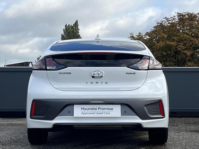 Hyundai IONIQ 1.6 GDi 141PK Automaat Premium | Geïntegreerde navigatiesysteem | Adaptieve cruisecontrol | Elektrisch verstelb. bestuurdersstoel met geheugen | Hybride | Dode hoek detectie |