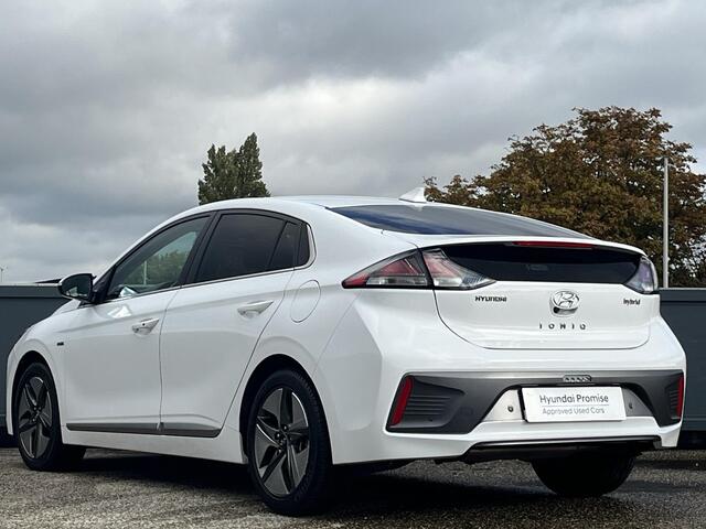 Hyundai IONIQ 1.6 GDi 141PK Automaat Premium | Geïntegreerde navigatiesysteem | Adaptieve cruisecontrol | Elektrisch verstelb. bestuurdersstoel met geheugen | Hybride | Dode hoek detectie |