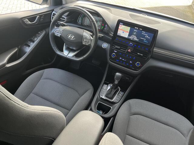 Hyundai IONIQ 1.6 GDi 141PK Automaat Premium | Geïntegreerde navigatiesysteem | Adaptieve cruisecontrol | Elektrisch verstelb. bestuurdersstoel met geheugen | Hybride | Dode hoek detectie |
