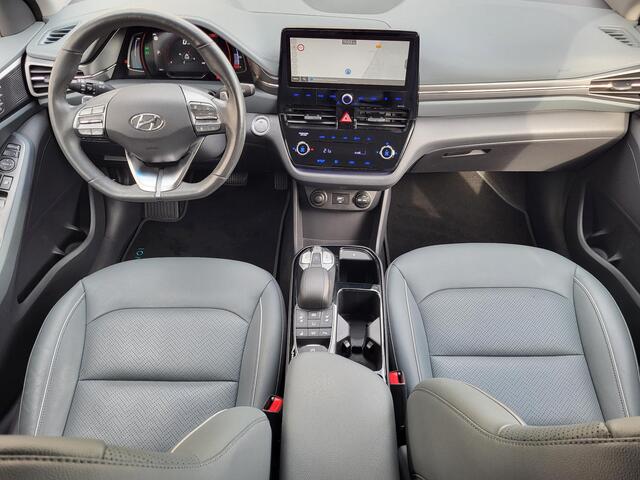 Hyundai IONIQ Premium EV 38 kWh Automaat / Dealer Onderhouden / All season banden / Camera / Infinity Audio / Navigatie / Android Auto / Apple Carplay / Stuur-, achterbank-, en voorstoelverwarming / geventileerde voorstoelen /