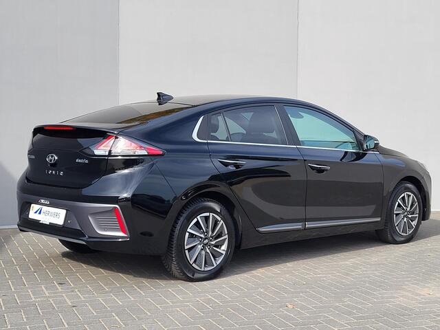 Hyundai IONIQ Premium EV 38 kWh Automaat / Dealer Onderhouden / All season banden / Camera / Infinity Audio / Navigatie / Android Auto / Apple Carplay / Stuur-, achterbank-, en voorstoelverwarming / geventileerde voorstoelen /
