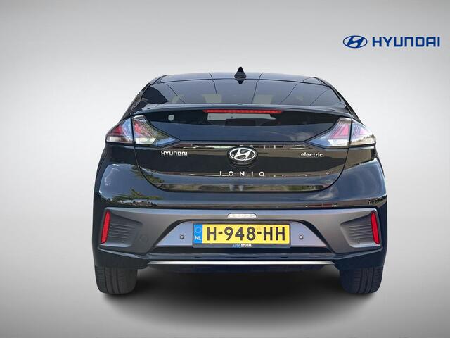 Hyundai IONIQ Premium EV 38 kWh SoH 96% | Navigatie | Camera | Adapt. Cruise Control | Stuur- + Stoelverwarming | Geheugenstoel | Stoelventilatie | Rijklaarprijs!