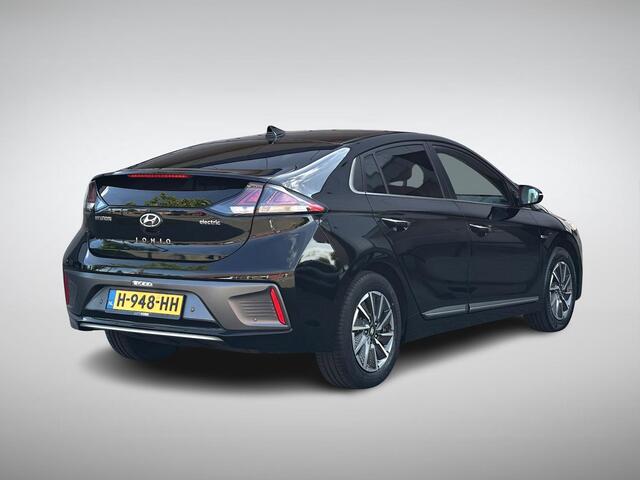 Hyundai IONIQ Premium EV 38 kWh SoH 96% | Navigatie | Camera | Adapt. Cruise Control | Stuur- + Stoelverwarming | Geheugenstoel | Stoelventilatie | Rijklaarprijs!