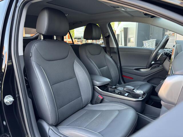 Hyundai IONIQ Premium EV 38 kWh SoH 96% | Navigatie | Camera | Adapt. Cruise Control | Stuur- + Stoelverwarming | Geheugenstoel | Stoelventilatie | Rijklaarprijs!