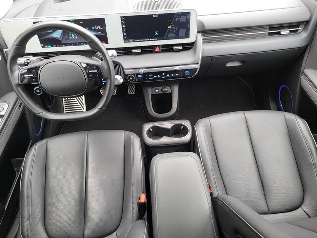 Hyundai IONIQ 5 Lounge AWD 77.4 kWh / 100% SOH / Origineel NL Auto / Panoramadak / Camera buitenspiegels / DAB / Bose audio / HUD / Navigatie / Stuur-, voorstoel- en achterbank verwarming / Stoelventilatie /