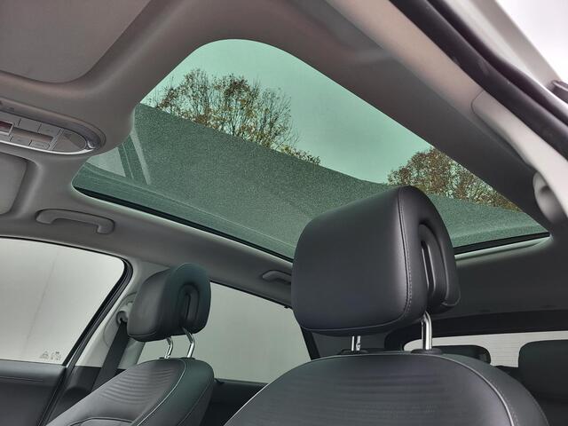 Hyundai IONIQ 5 Lounge AWD 77.4 kWh / 100% SOH / Origineel NL Auto / Panoramadak / Camera buitenspiegels / DAB / Bose audio / HUD / Navigatie / Stuur-, voorstoel- en achterbank verwarming / Stoelventilatie /