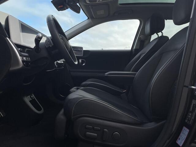 Hyundai IONIQ 5 Lounge AWD 77.4 kWh / Origineel NL Auto / Panoramadak / Camera buitenspiegels / DAB / Bose audio / HUD / Navigatie / Stuur-, voorstoel- en achterbank verwarming / Stoelventilatie