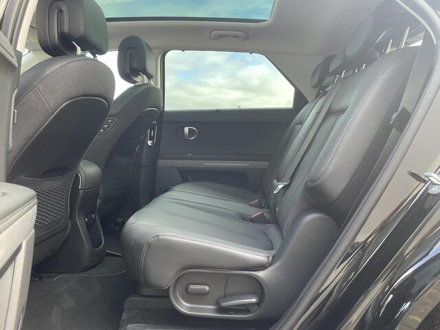 Hyundai IONIQ 5 Lounge AWD 77.4 kWh / Origineel NL Auto / Panoramadak / Camera buitenspiegels / DAB / Bose audio / HUD / Navigatie / Stuur-, voorstoel- en achterbank verwarming / Stoelventilatie